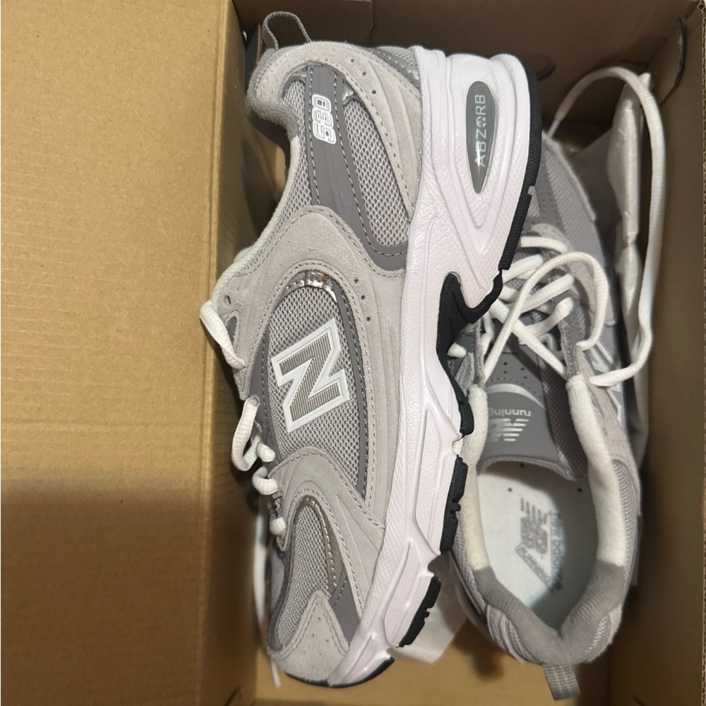 New Balance 530 Raincloud Sneaker, BRAND NEW/NEVER WORN, Men Size 4/Women Size 6